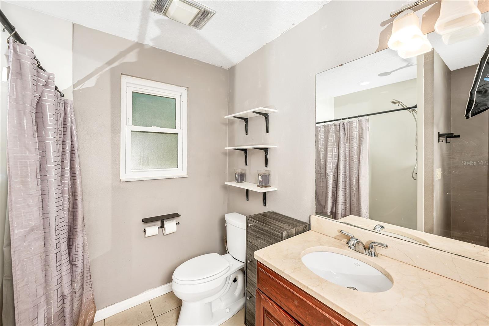 Primary en-suite