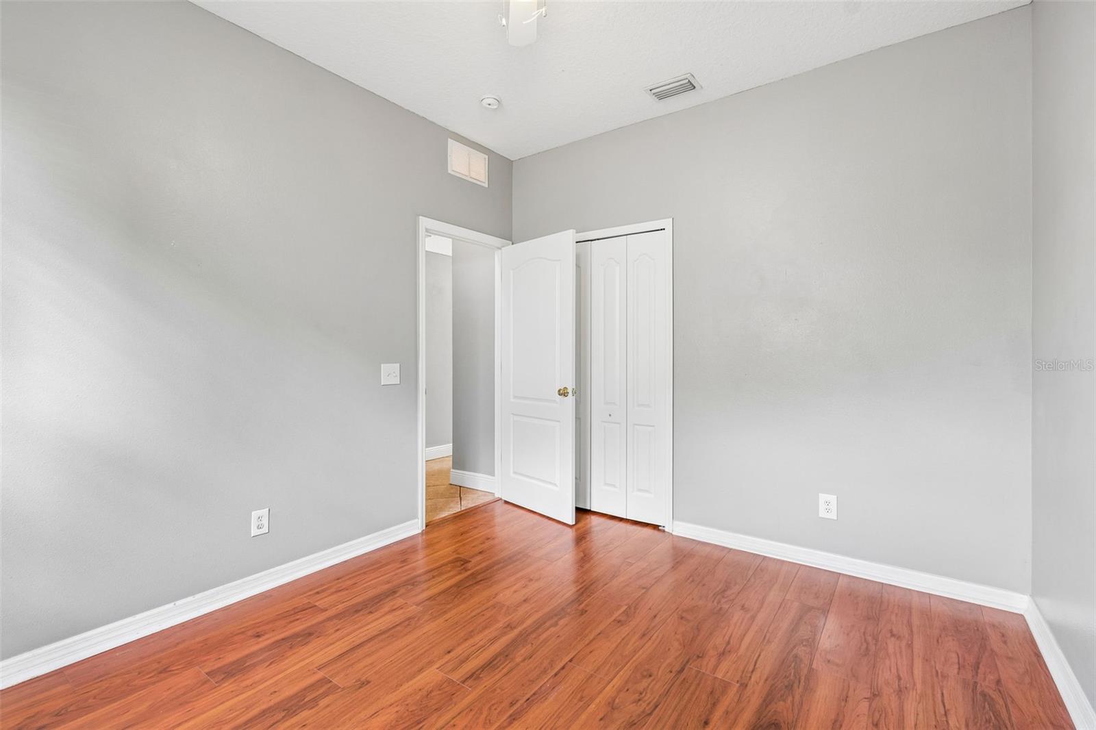 TB8519439
