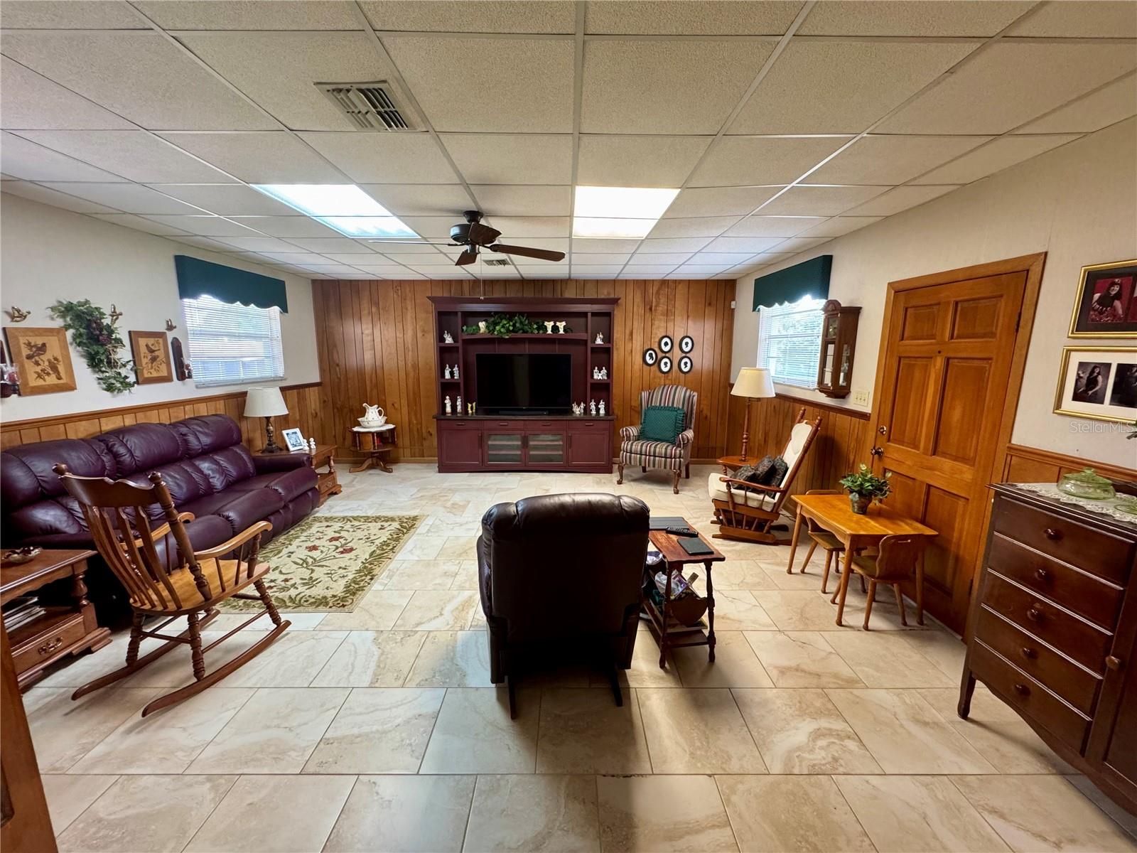 HUGE GREAT ROOM