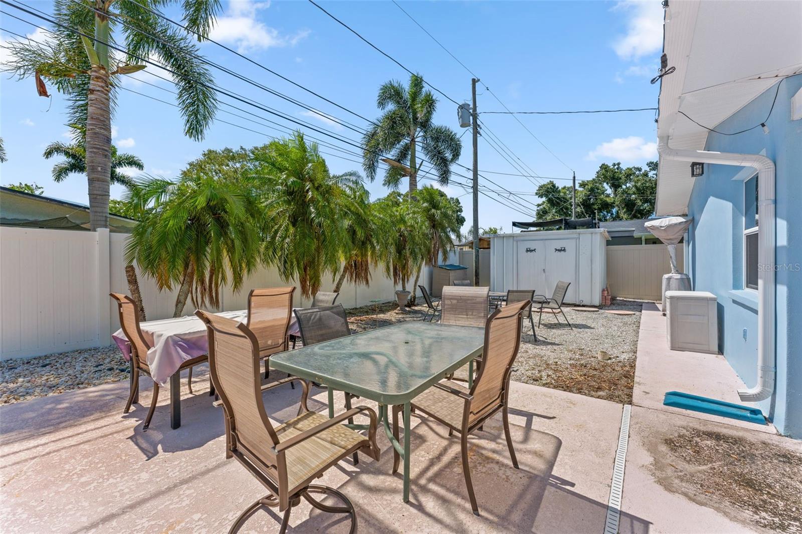 Additional entertaining area