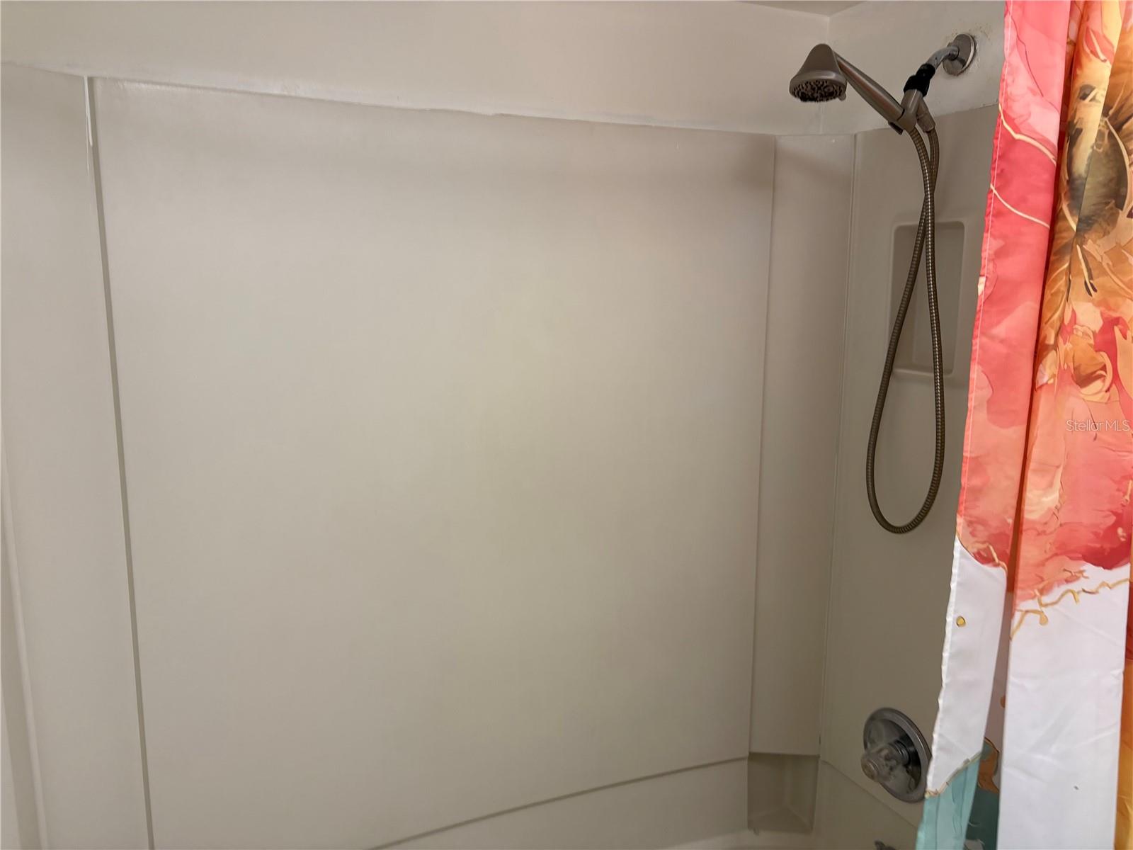 TB8519484