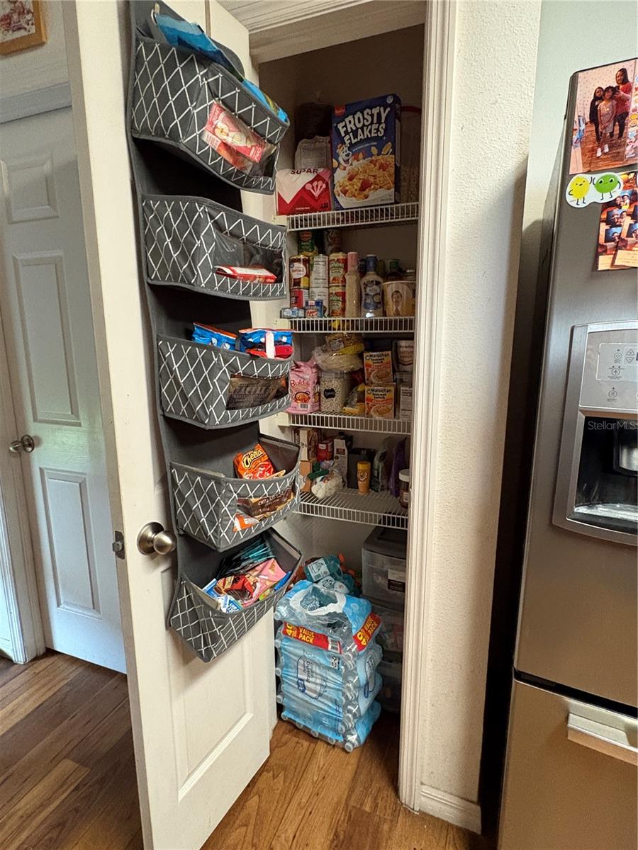 CLOSET PANTRY
