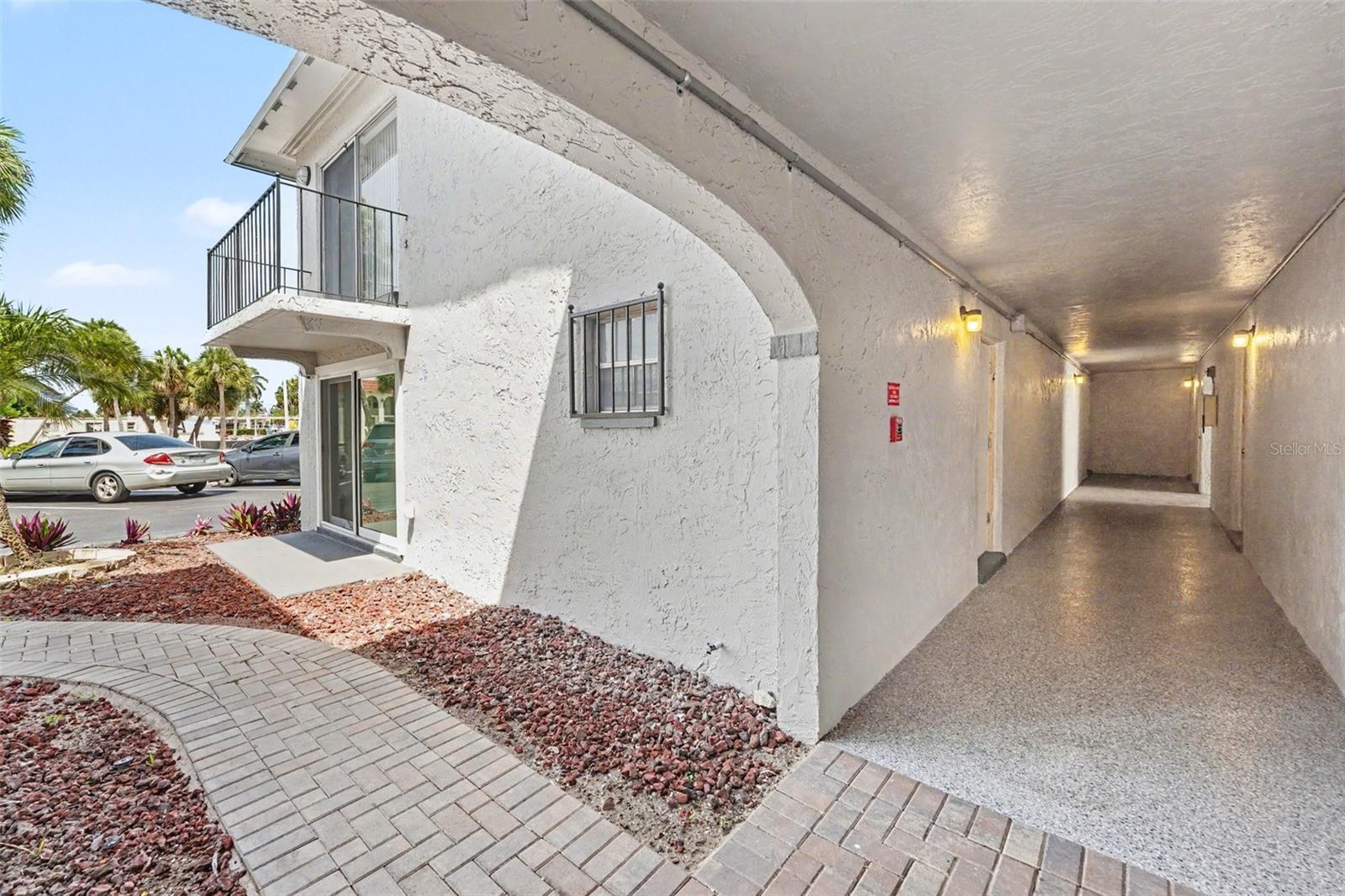 TB8519516