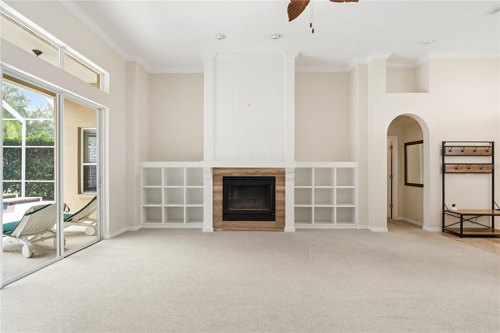 Family room/Gas fireplace