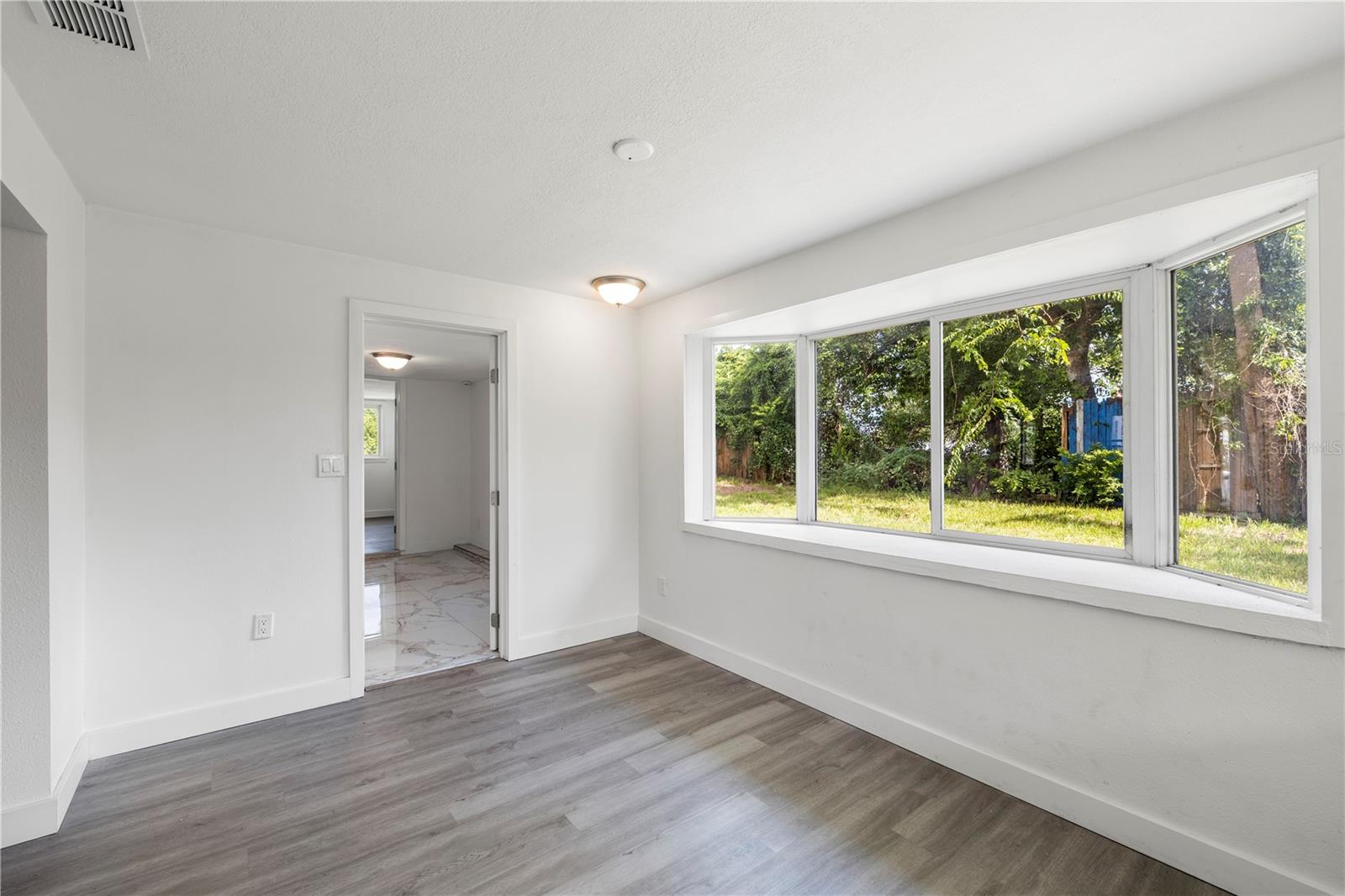 Den to primary suite