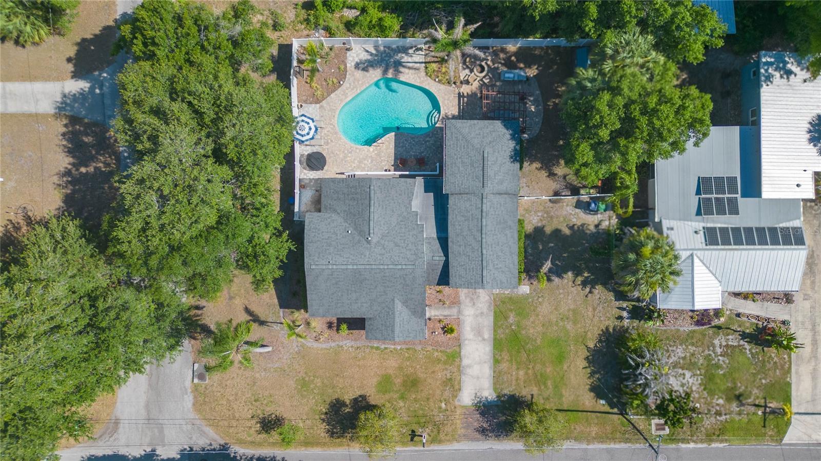 TB8519583