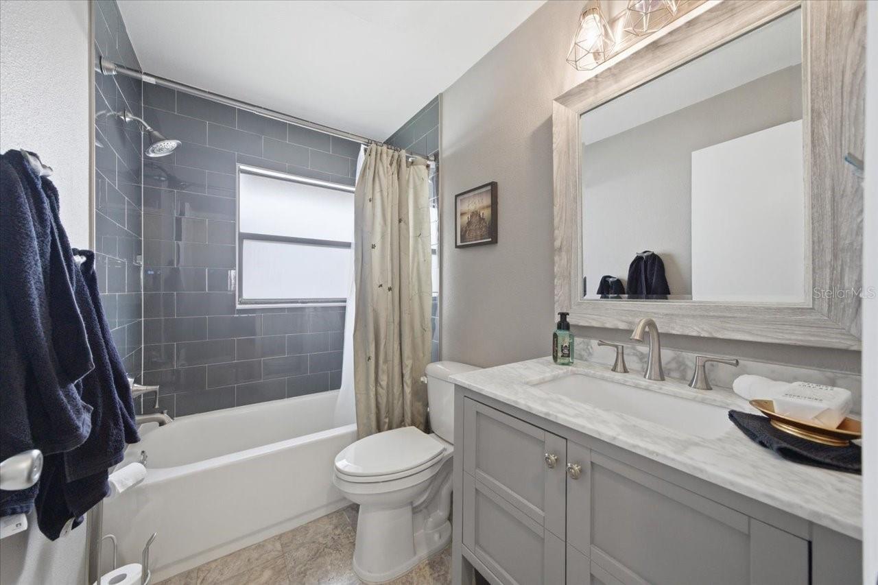 TB8519606