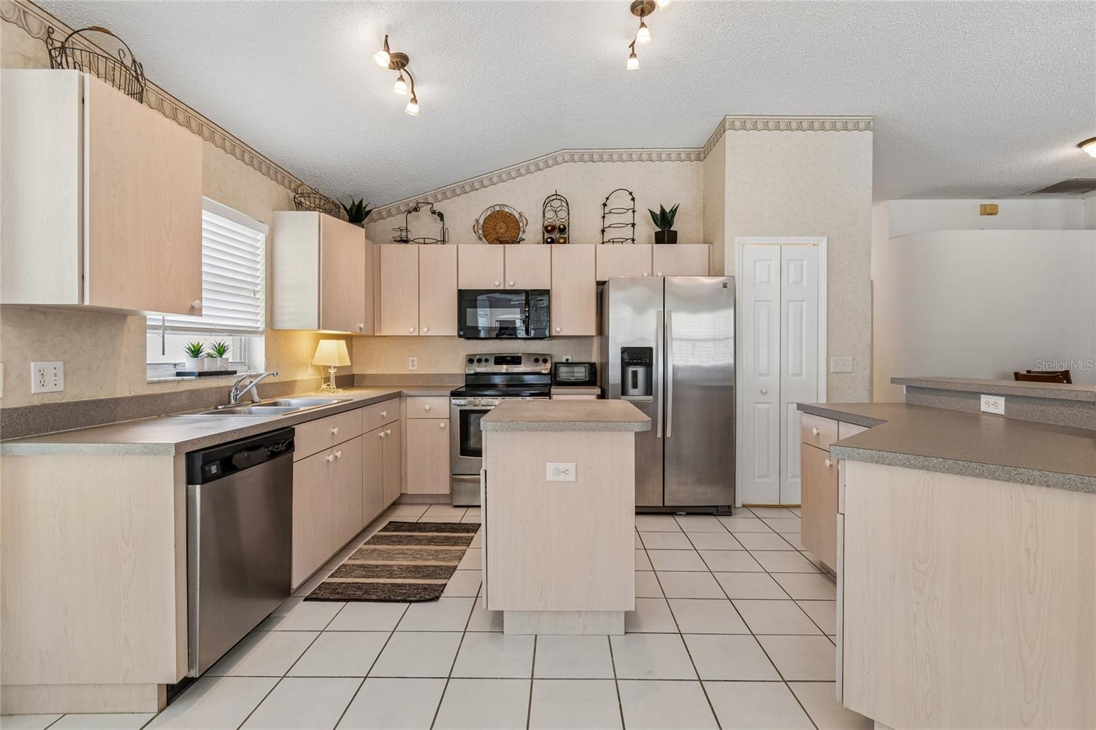 TB8519616