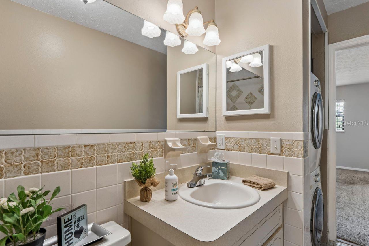 Primary en-suite bathroom has washer and dryer included.