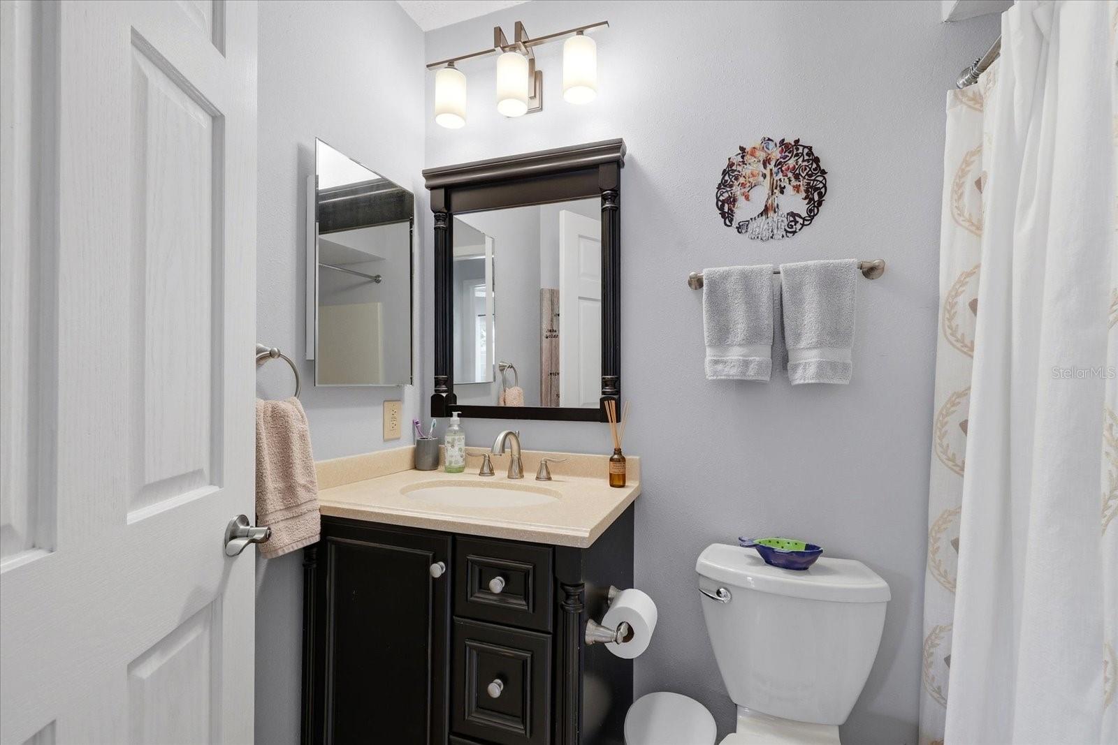2nd bathroom with bathtub/shower.
