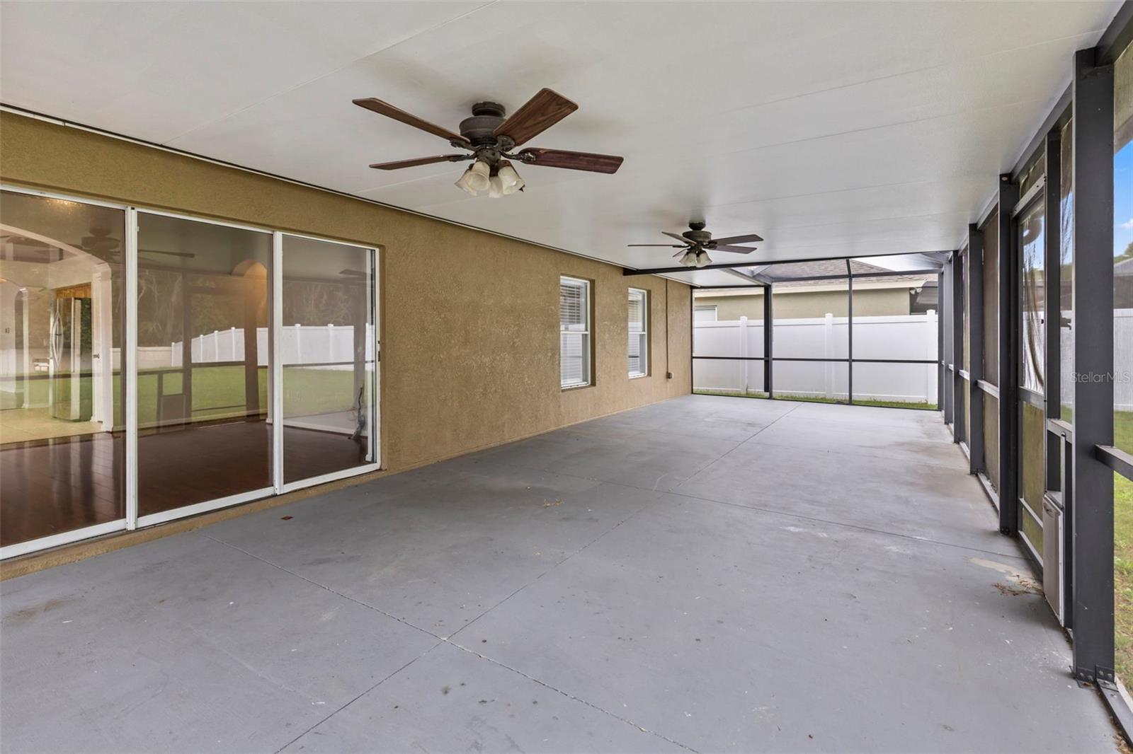 Huge Screened Lanai