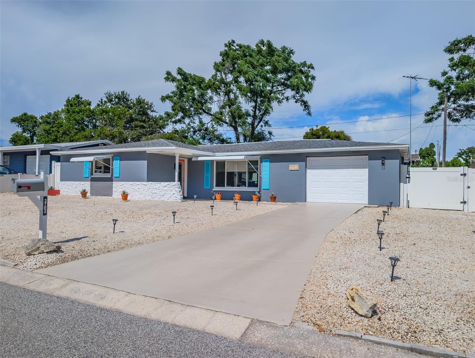 Best 2 bd 2 bath in Holiday!