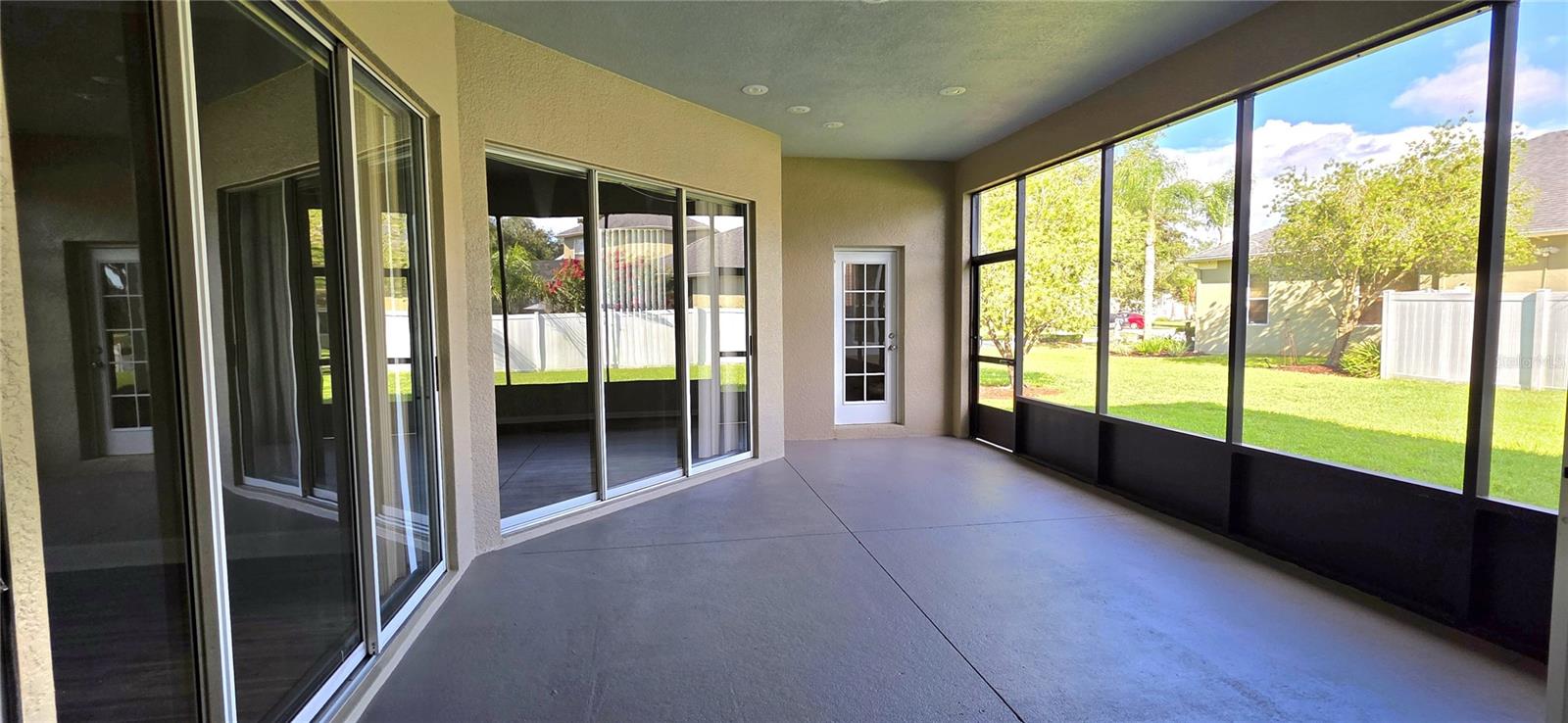 25638 Ferdinand - Patio