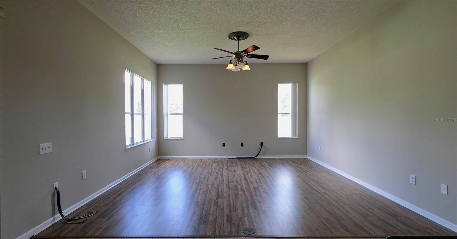 25638 Ferdinand - Family room