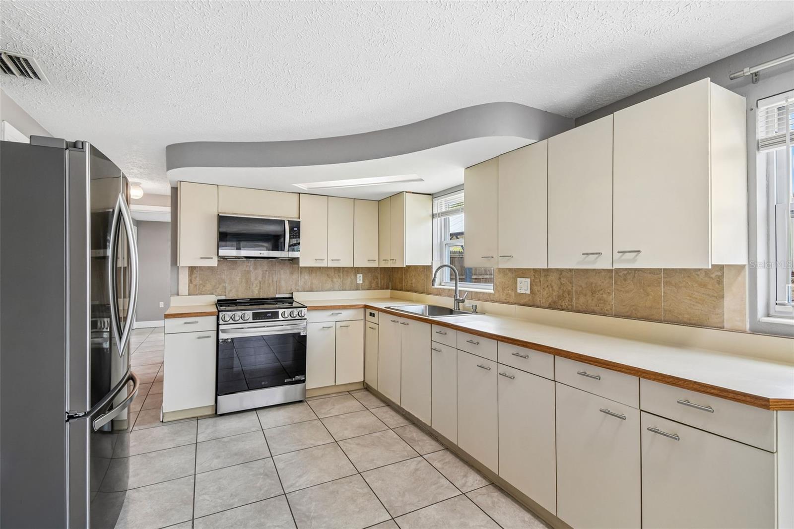 TB8519726
