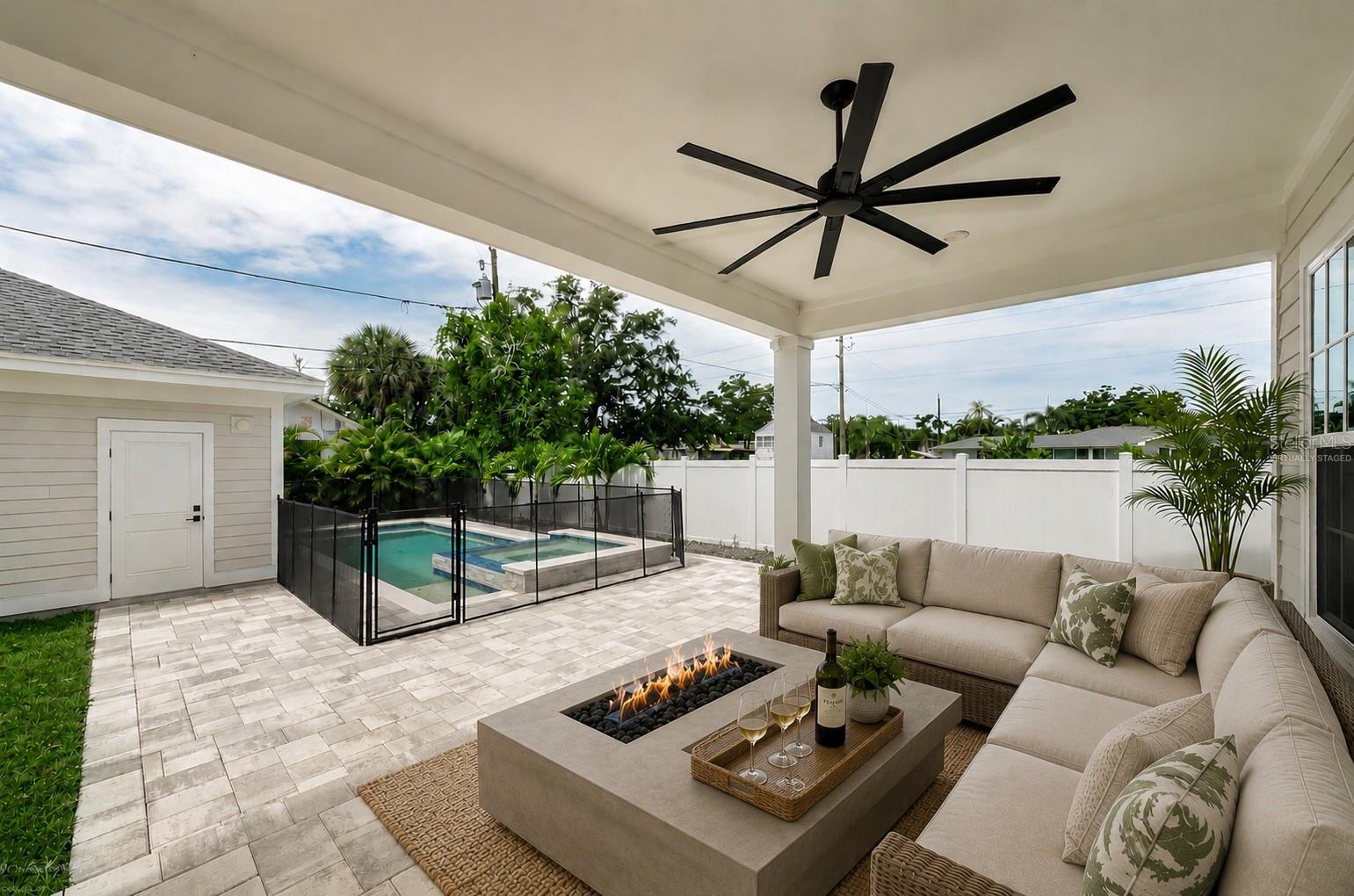 Lanai - Virtually Staged