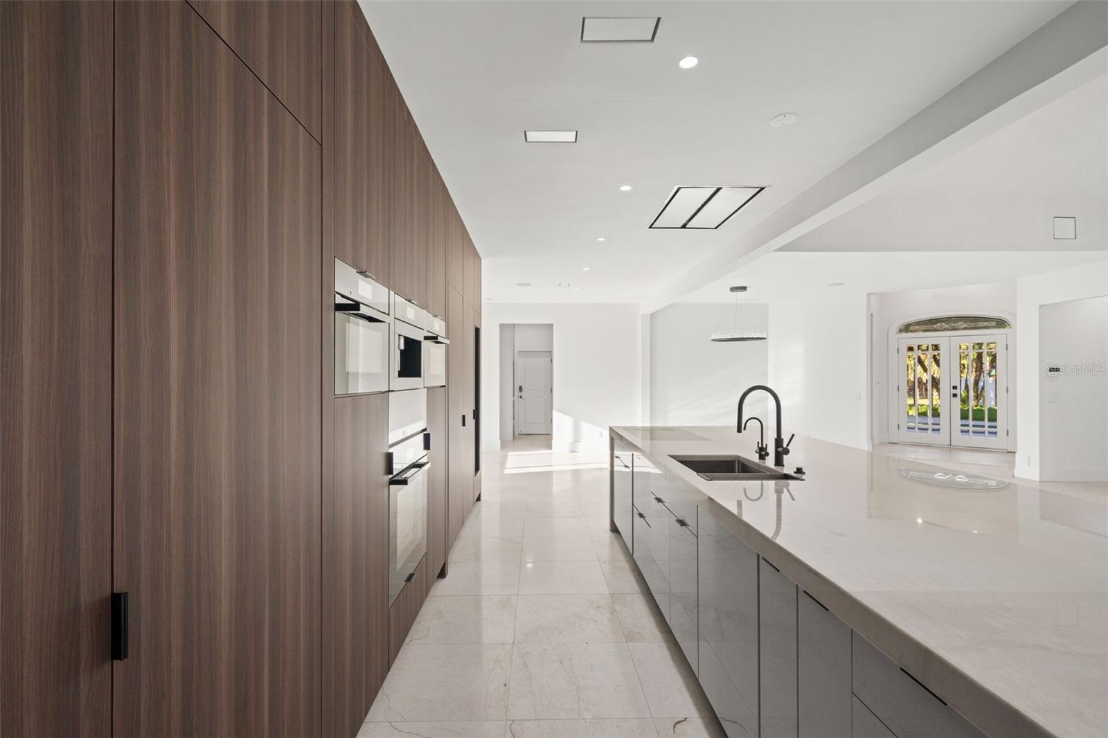 TB8519750