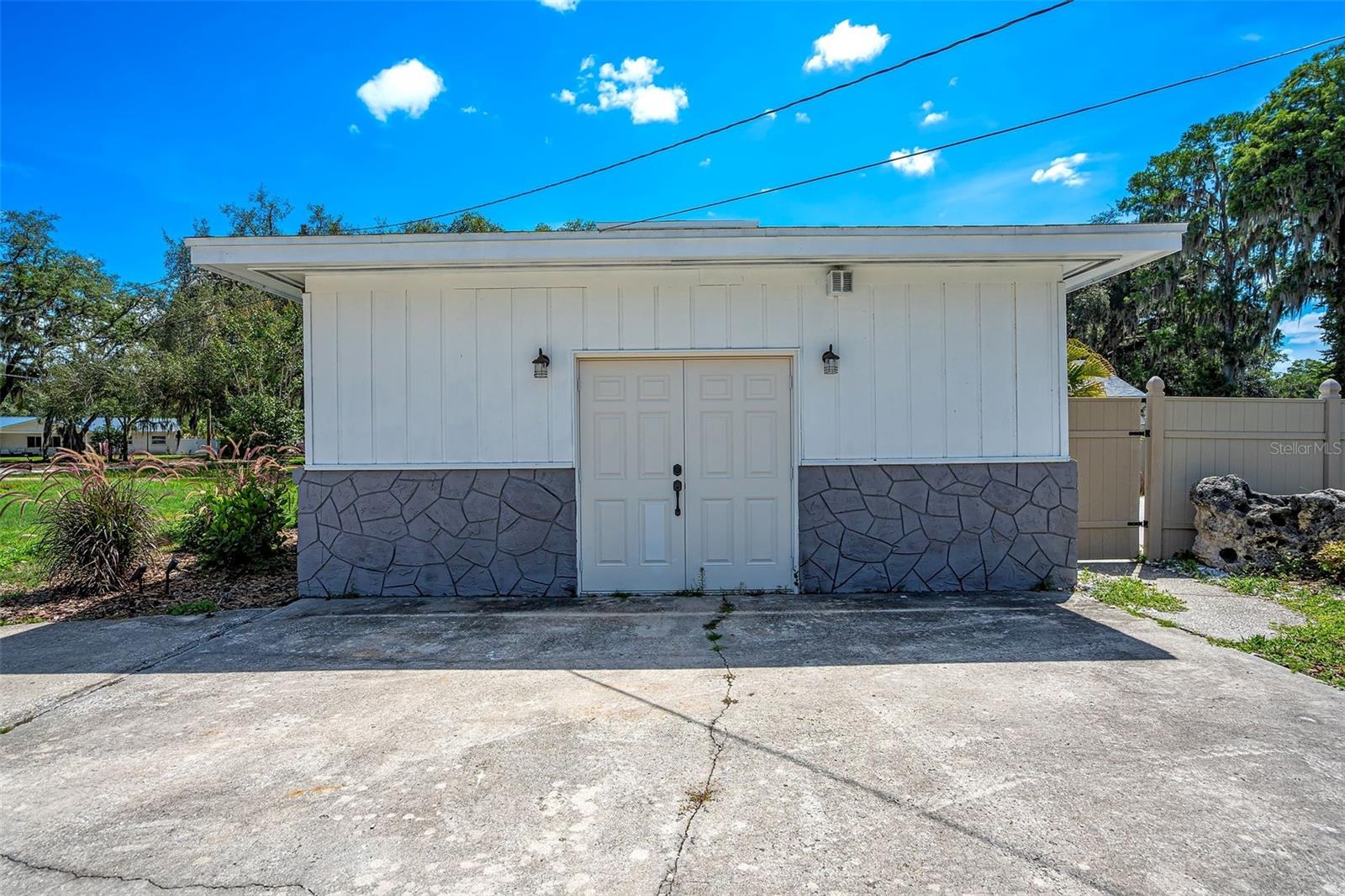 Detached Garage