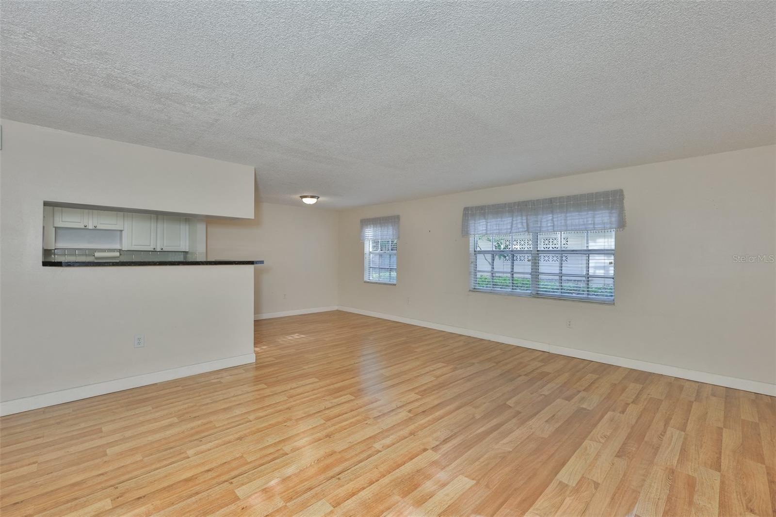 TB8519803