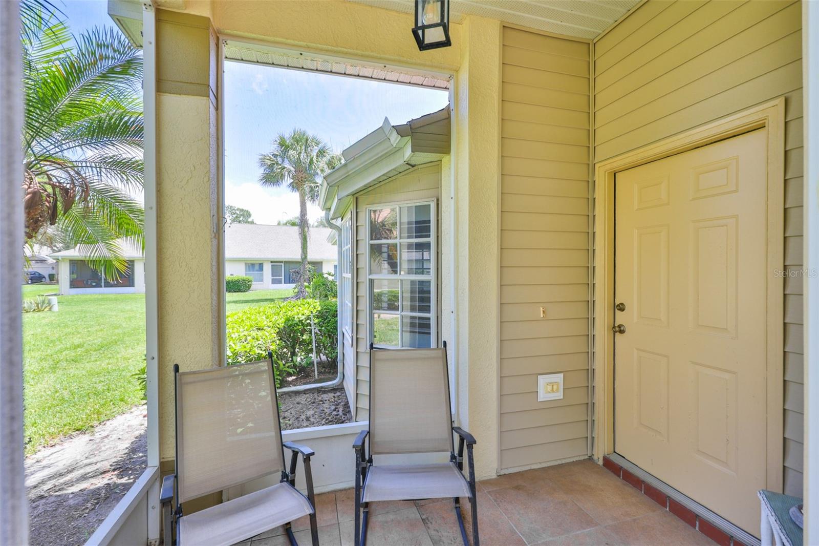 Screened Front Entry