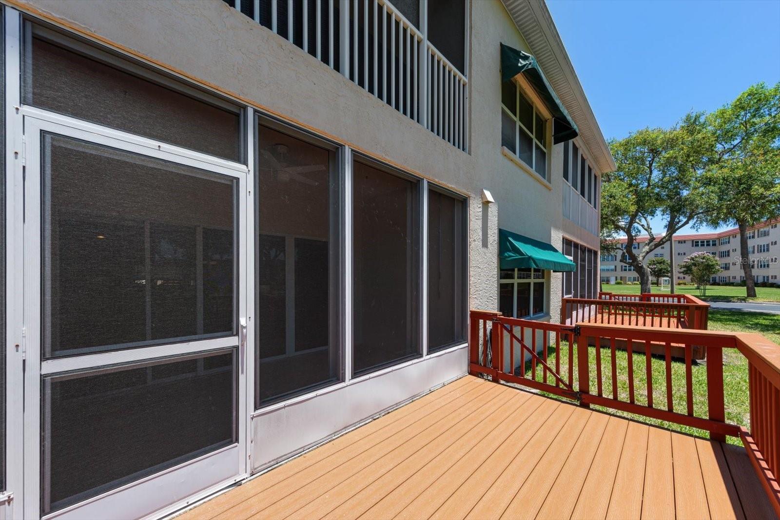 SCREENED PORCH / DECK