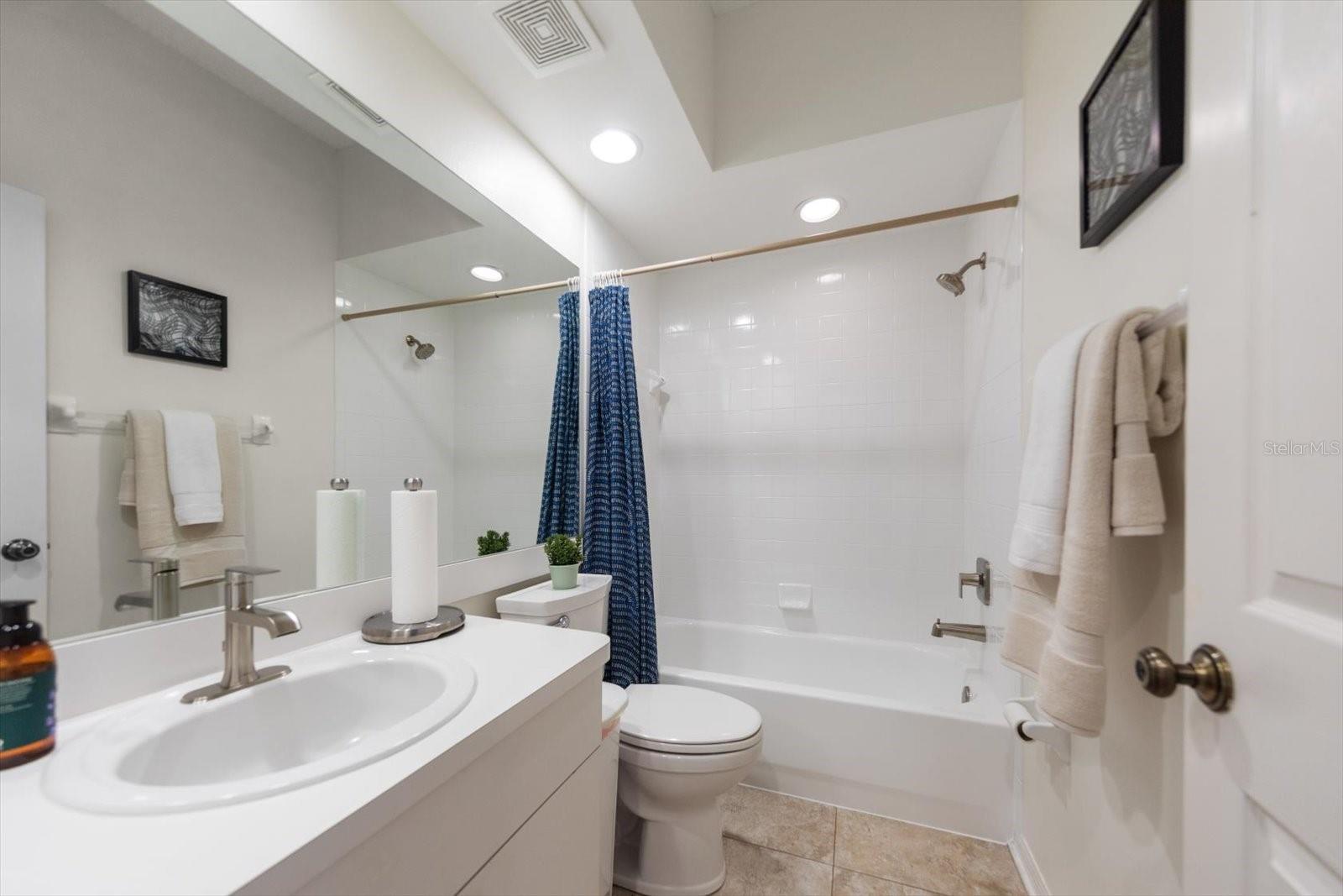 BATHROOM 2