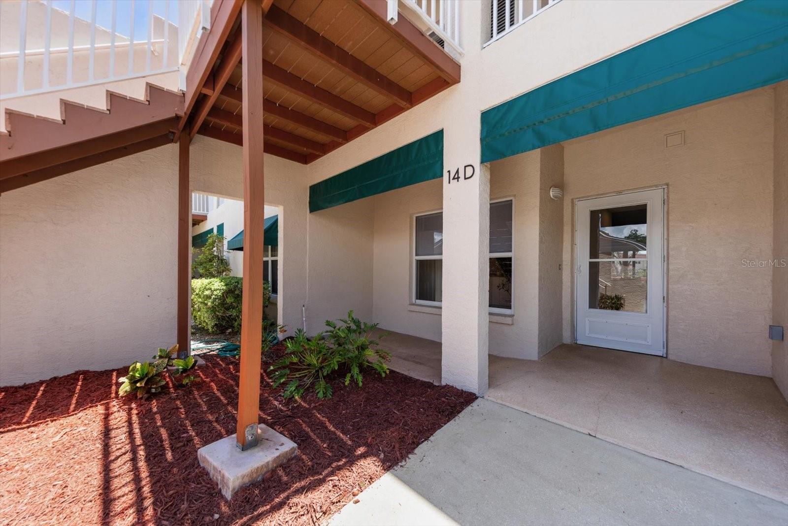 FRONT ENTRYWAY