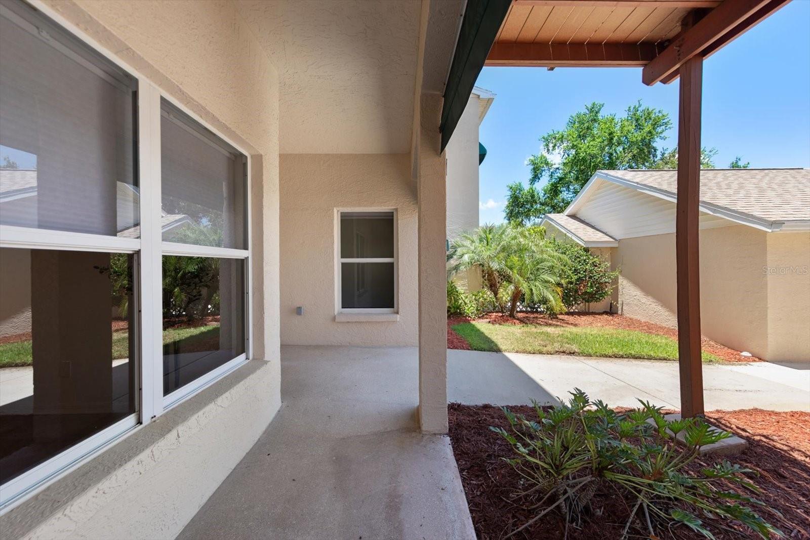 FRONT ENTRYWAY