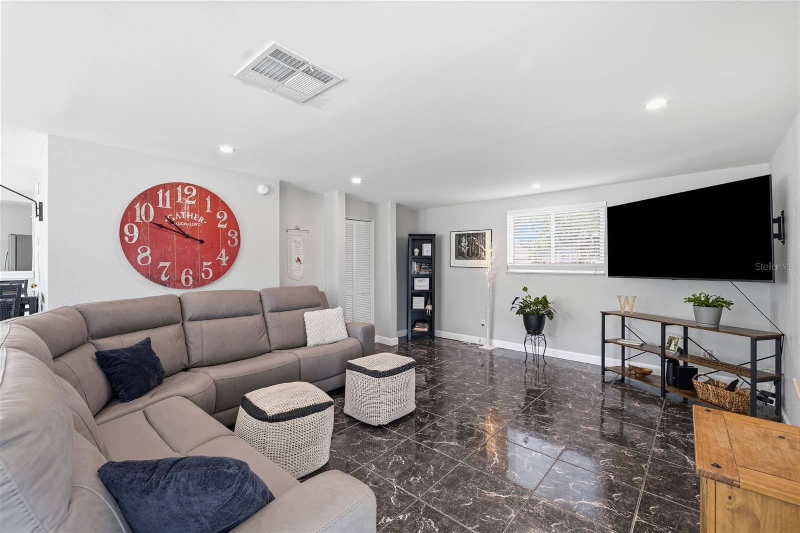 Living Area / Bonus Room