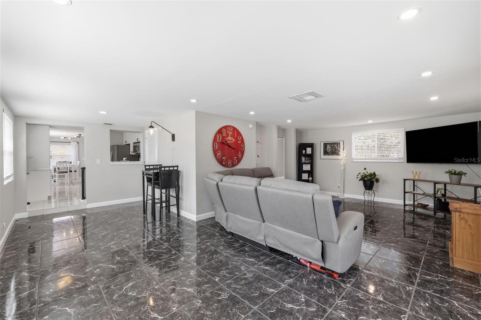 Living Area / Bonus Room