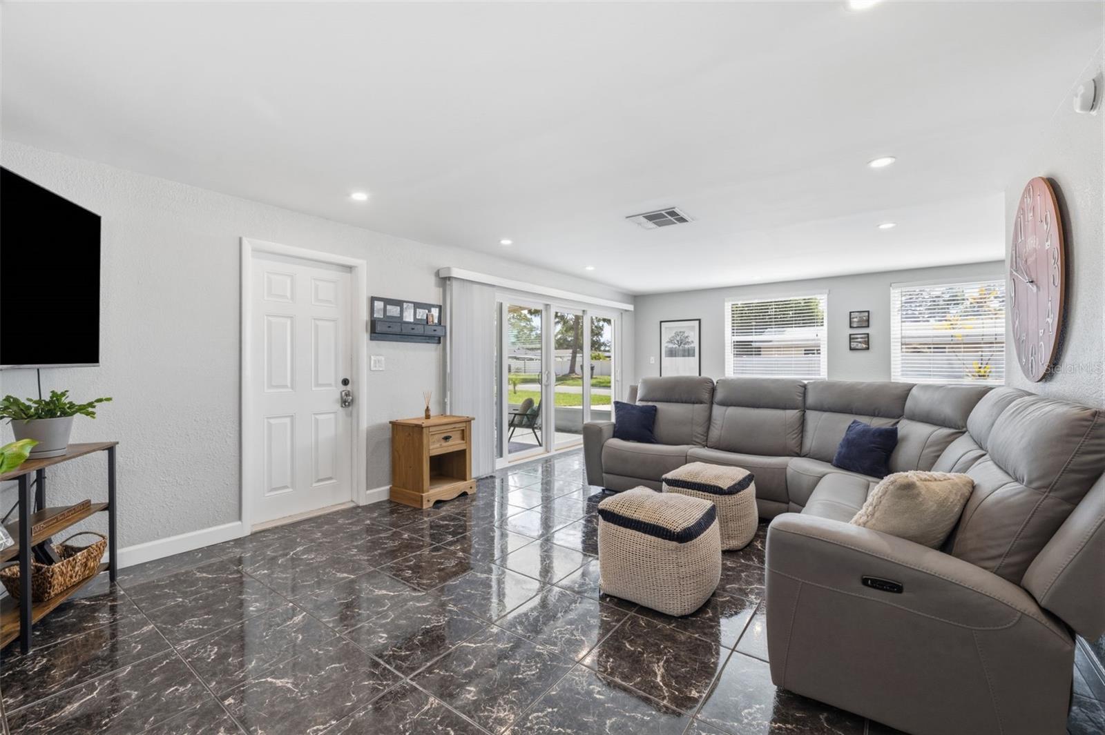 Living Area / Bonus Room