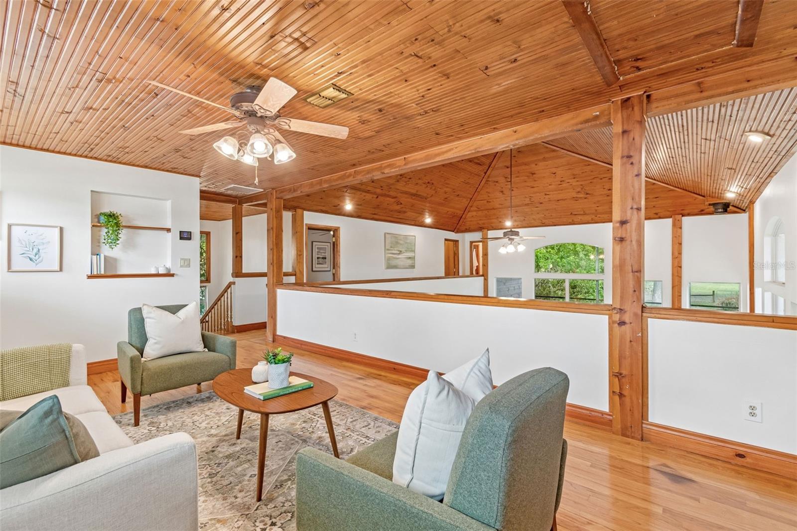 Loft upstiars