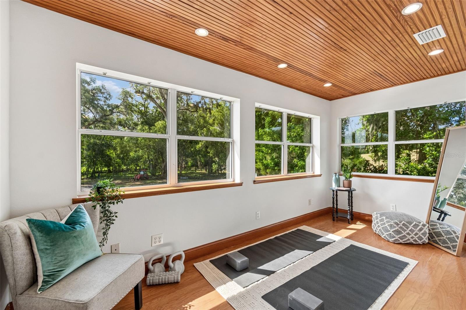 Office/Yoga Studio/Nursery on 2nd floor near Pirmary BR