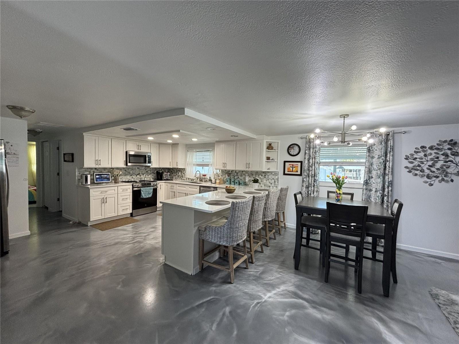 OPEN KITCHEN & DINING AREA