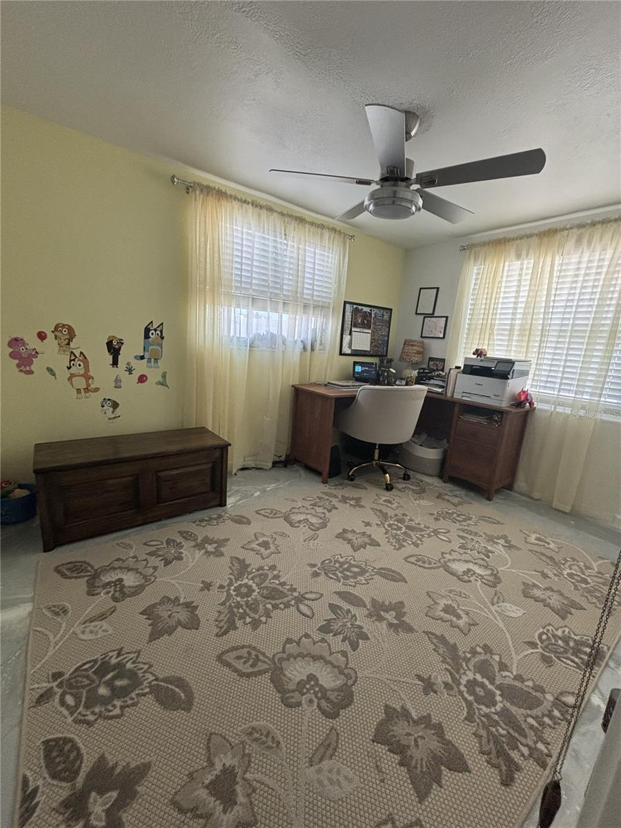 GUEST ROOM / OFFICE