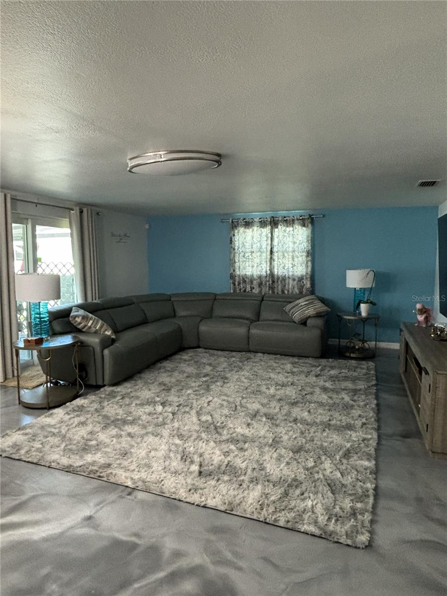 FAMILYROOM