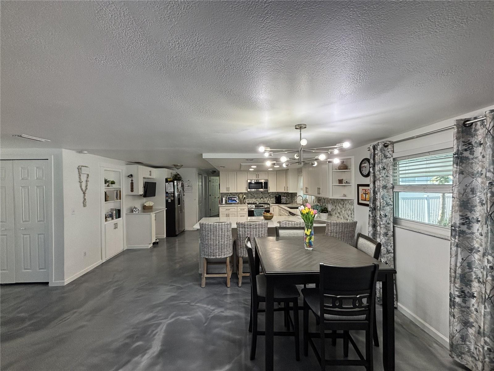 DININGROOM