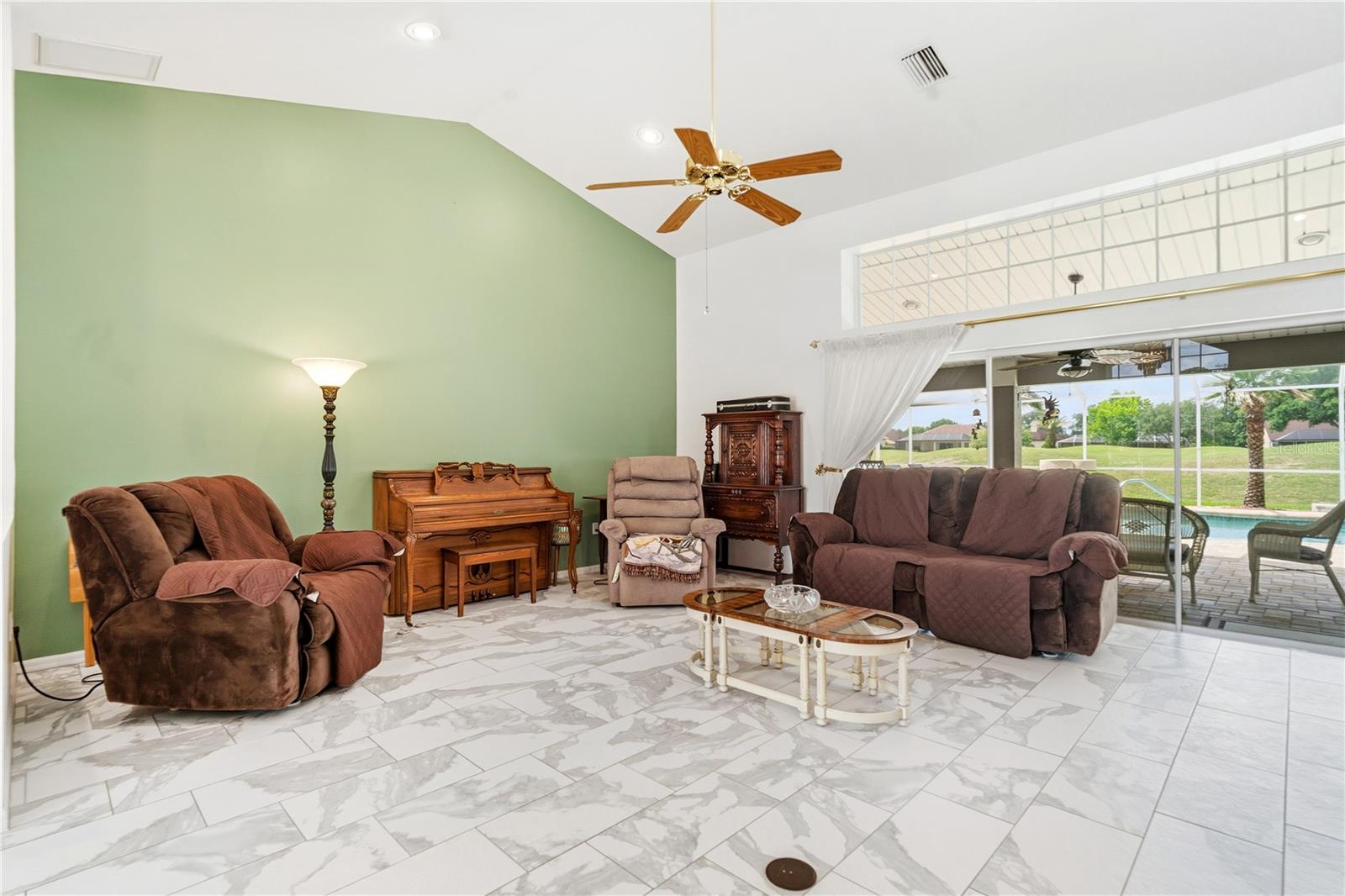 LIVINGROOM