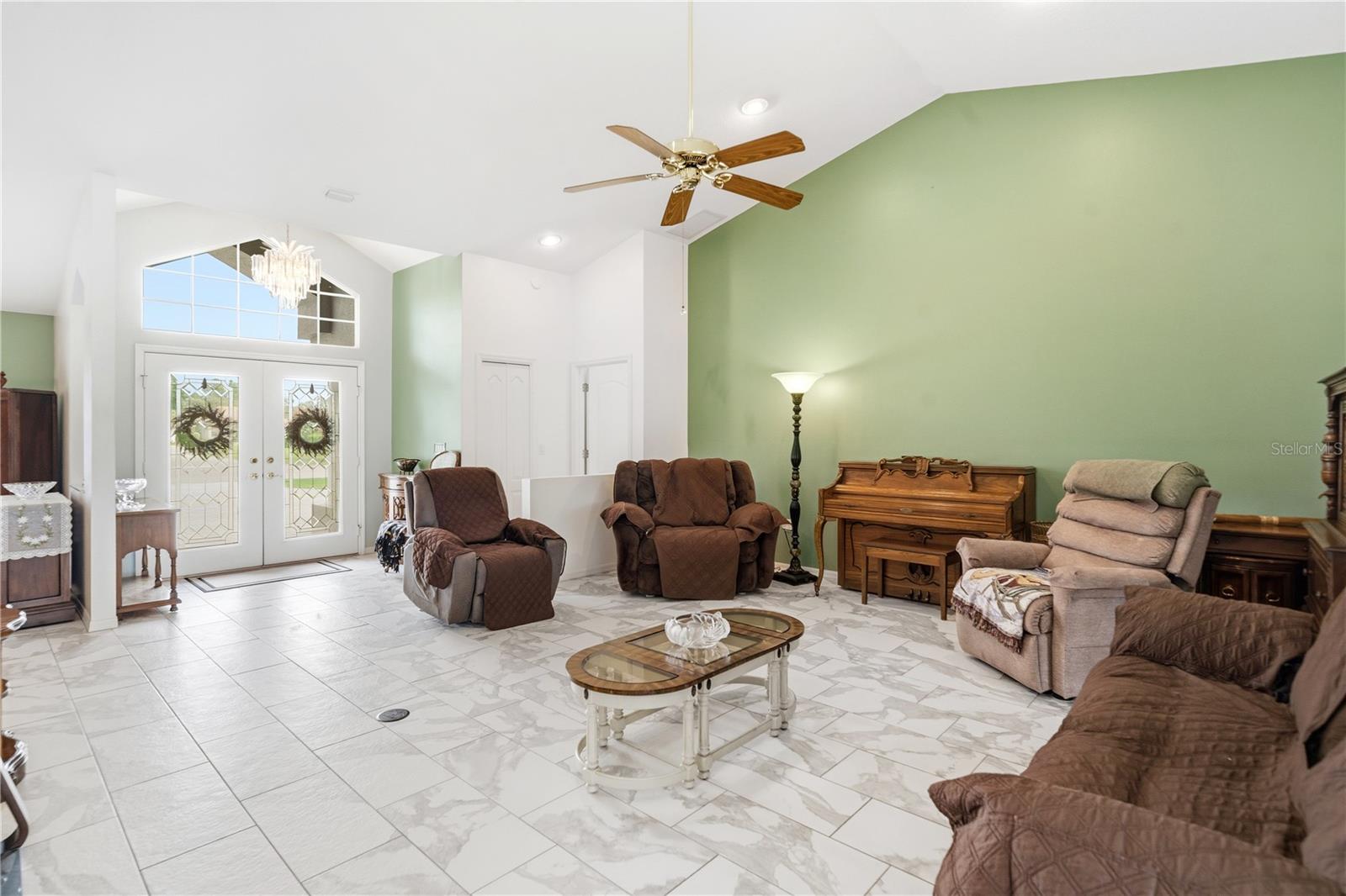LIVINGROOM