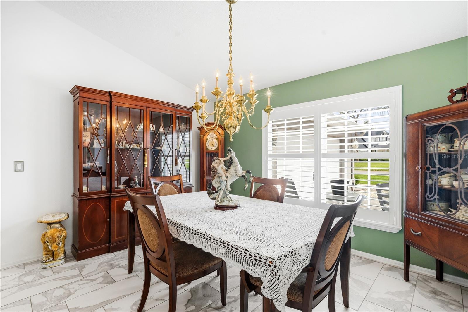 FORMAL DININGROOM