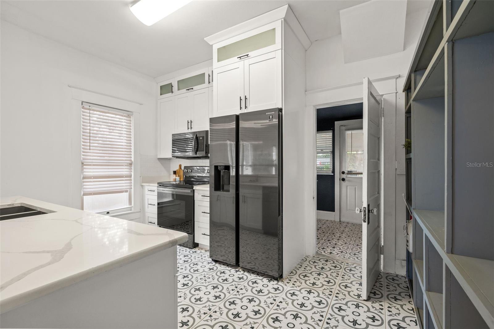 TB8520111