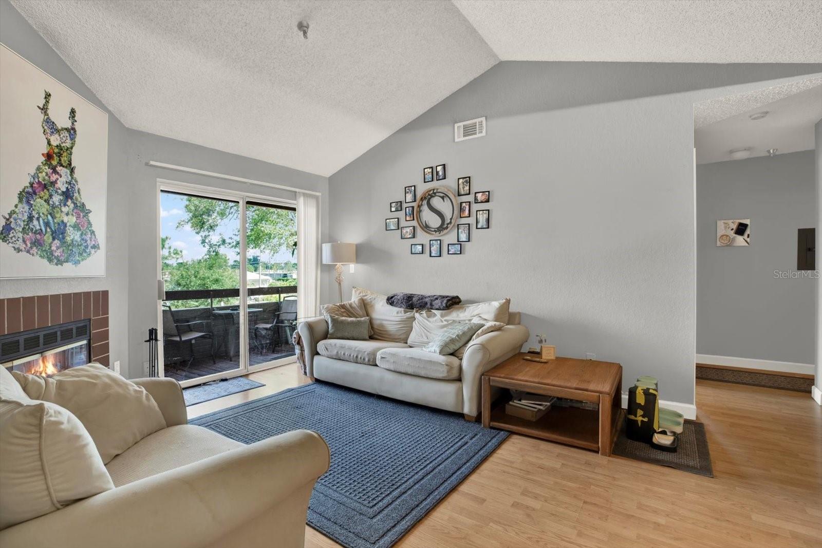 TB8520133