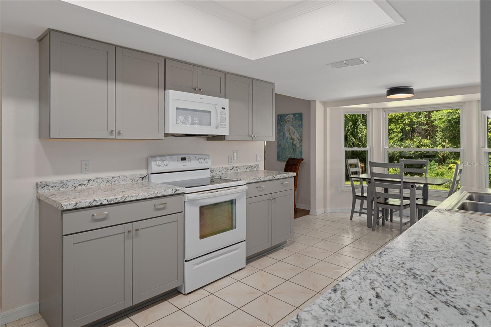 NEWLY UPDATED KITCHEN