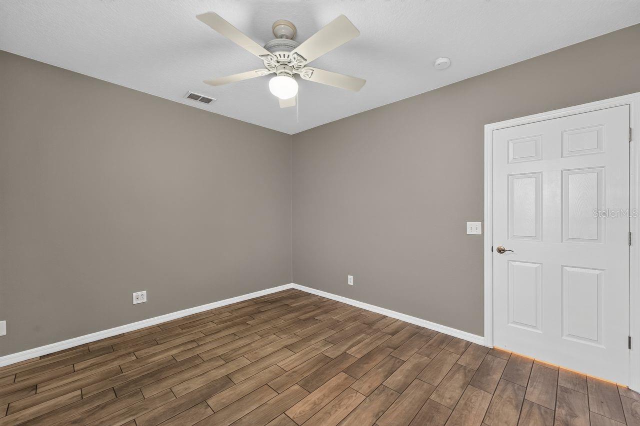 TB8520174