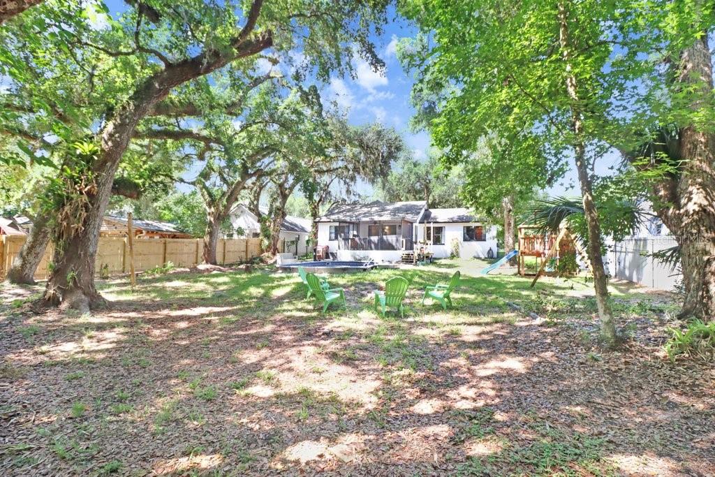 huge private backyard- fully fenced