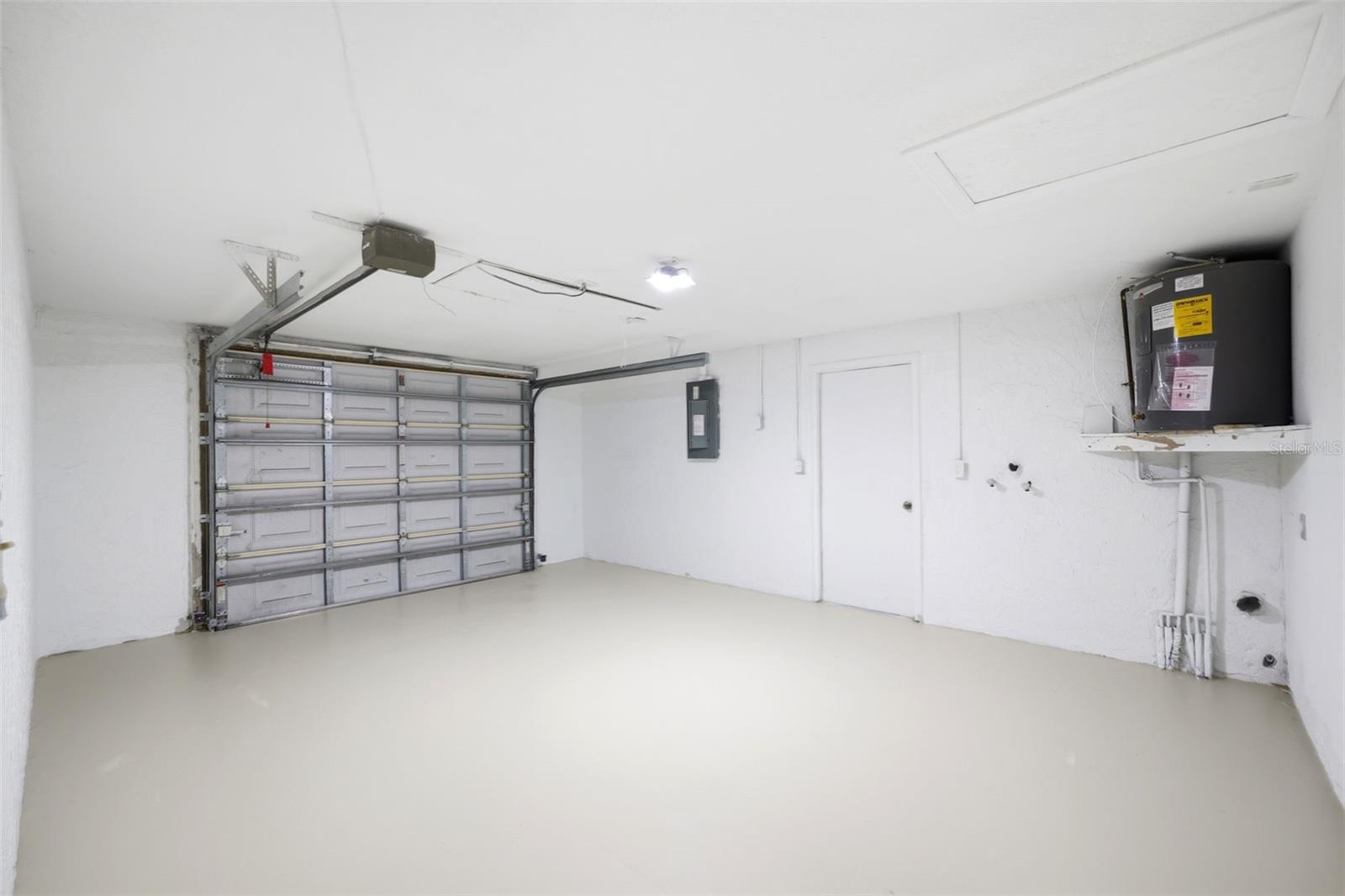 Garage / Laundry
