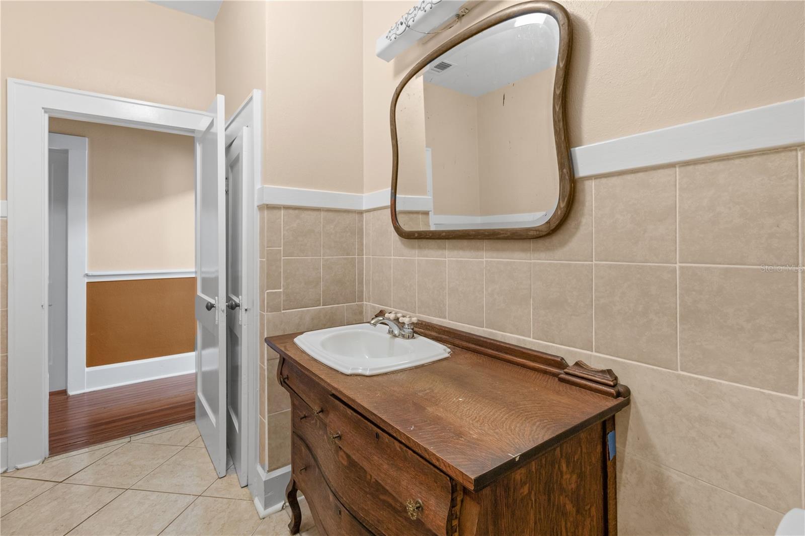 2nd Bathroom