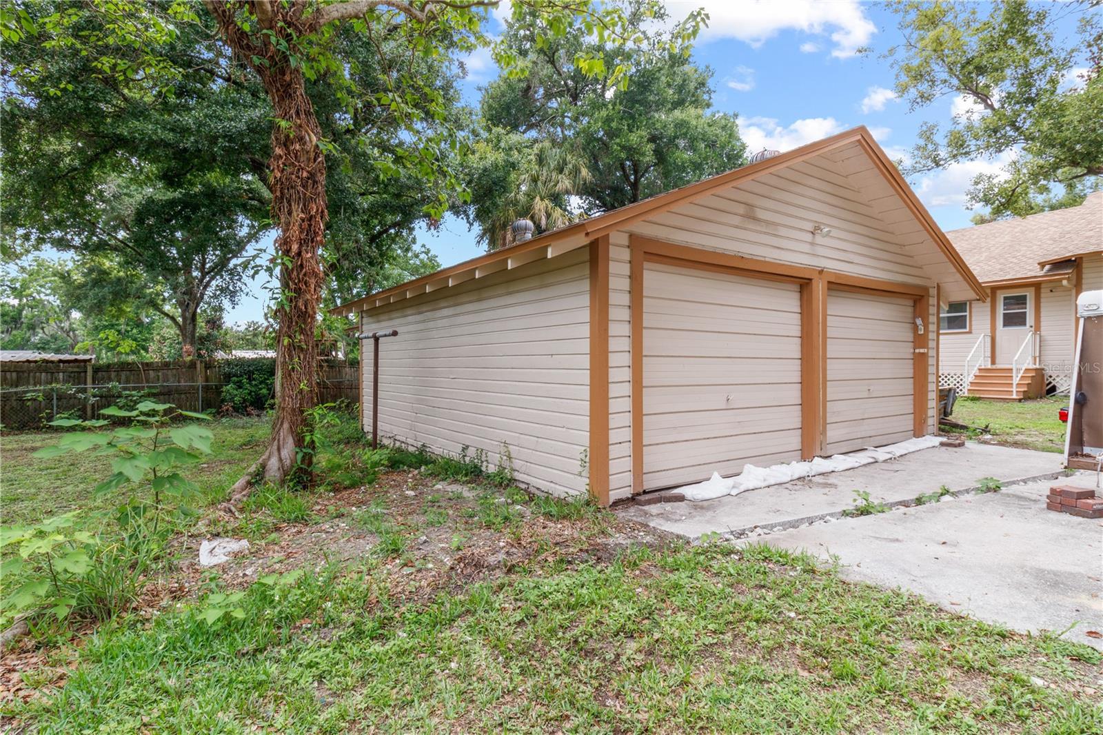 Detached 2 car garage