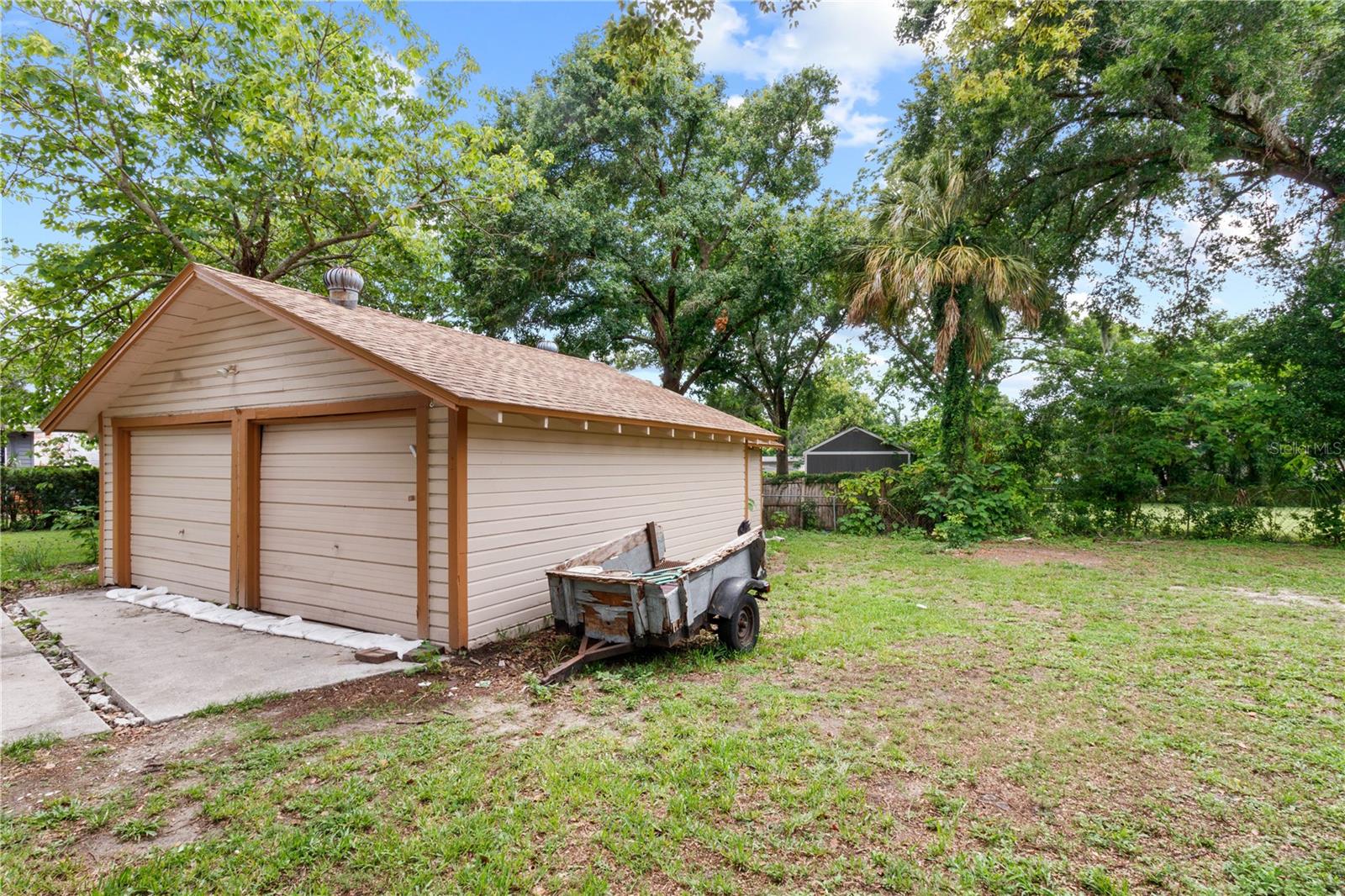 Detached 2 car garage
