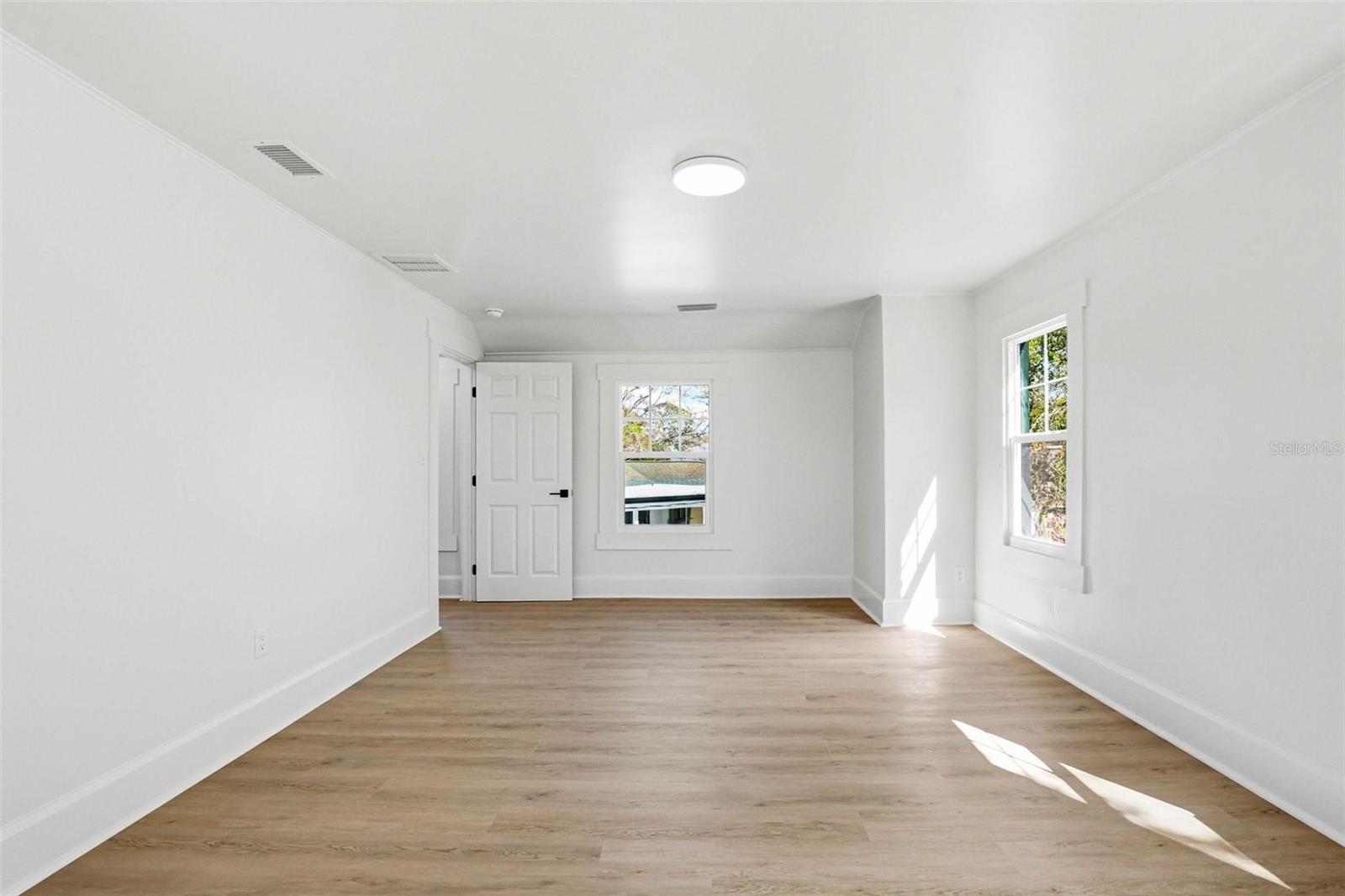 TB8520248